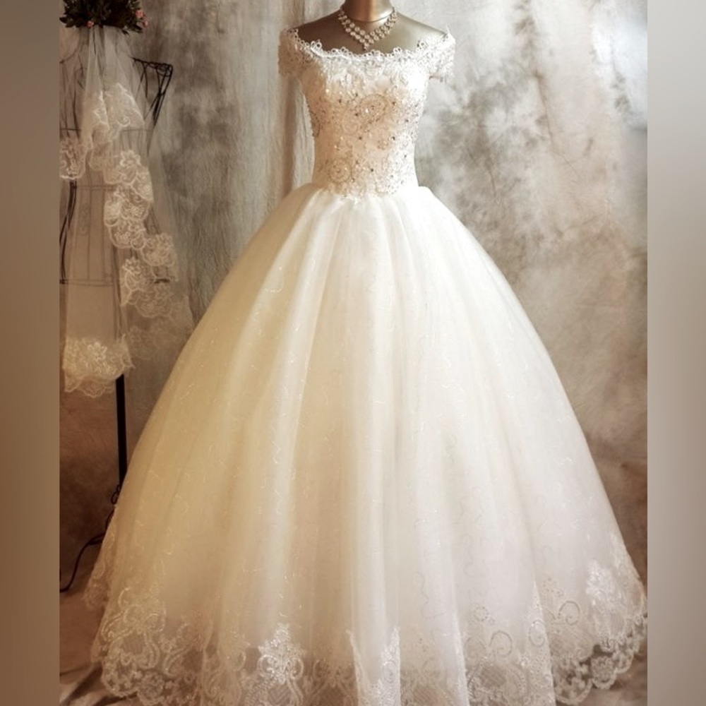 Beautiful natural colored almost white wedding dress size for never been used.